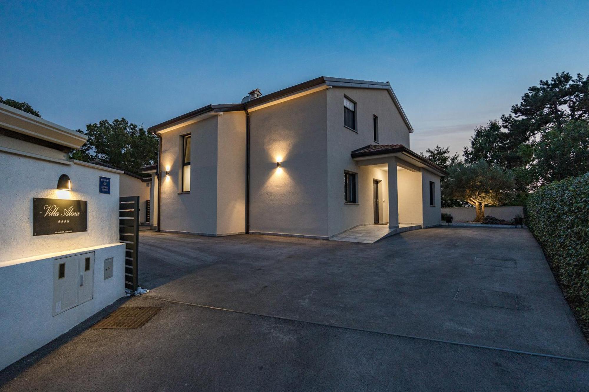 Special Offer! New Luxury Apartment With Pool, Fitness, Outdoor Bar&Grill Buje Exterior photo