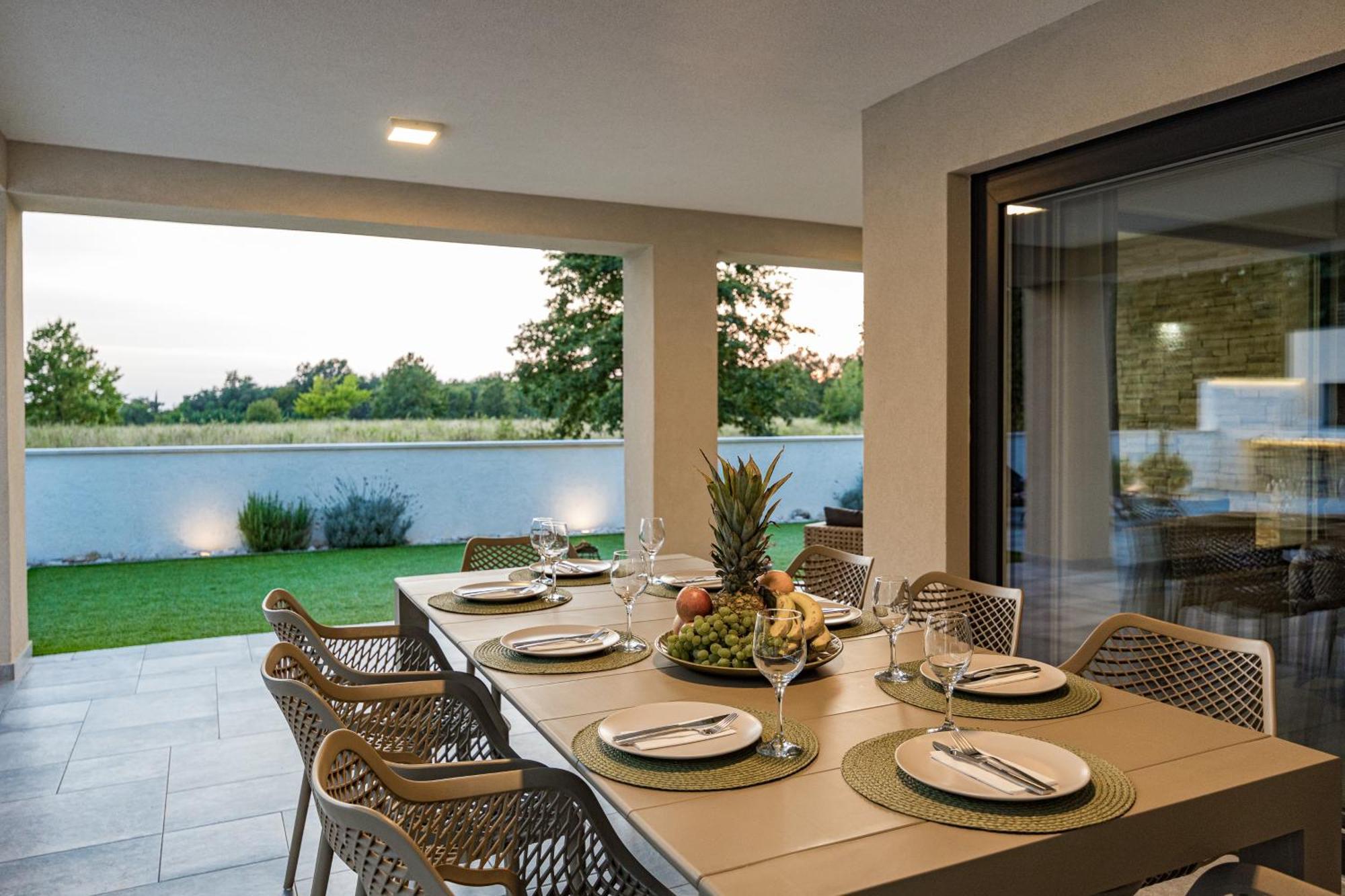 Special Offer! New Luxury Apartment With Pool, Fitness, Outdoor Bar&Grill Buje Exterior photo