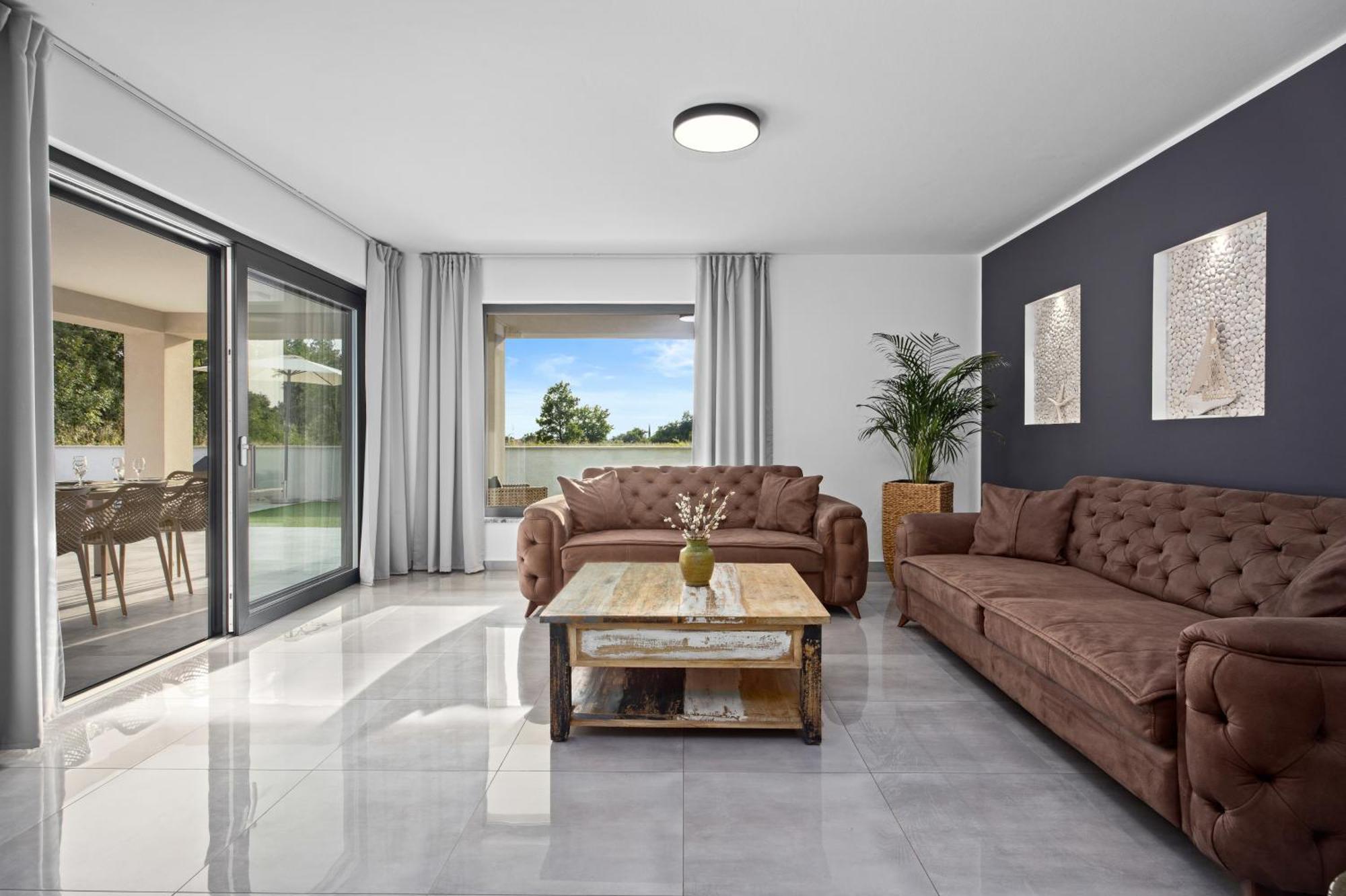 Special Offer! New Luxury Apartment With Pool, Fitness, Outdoor Bar&Grill Buje Exterior photo
