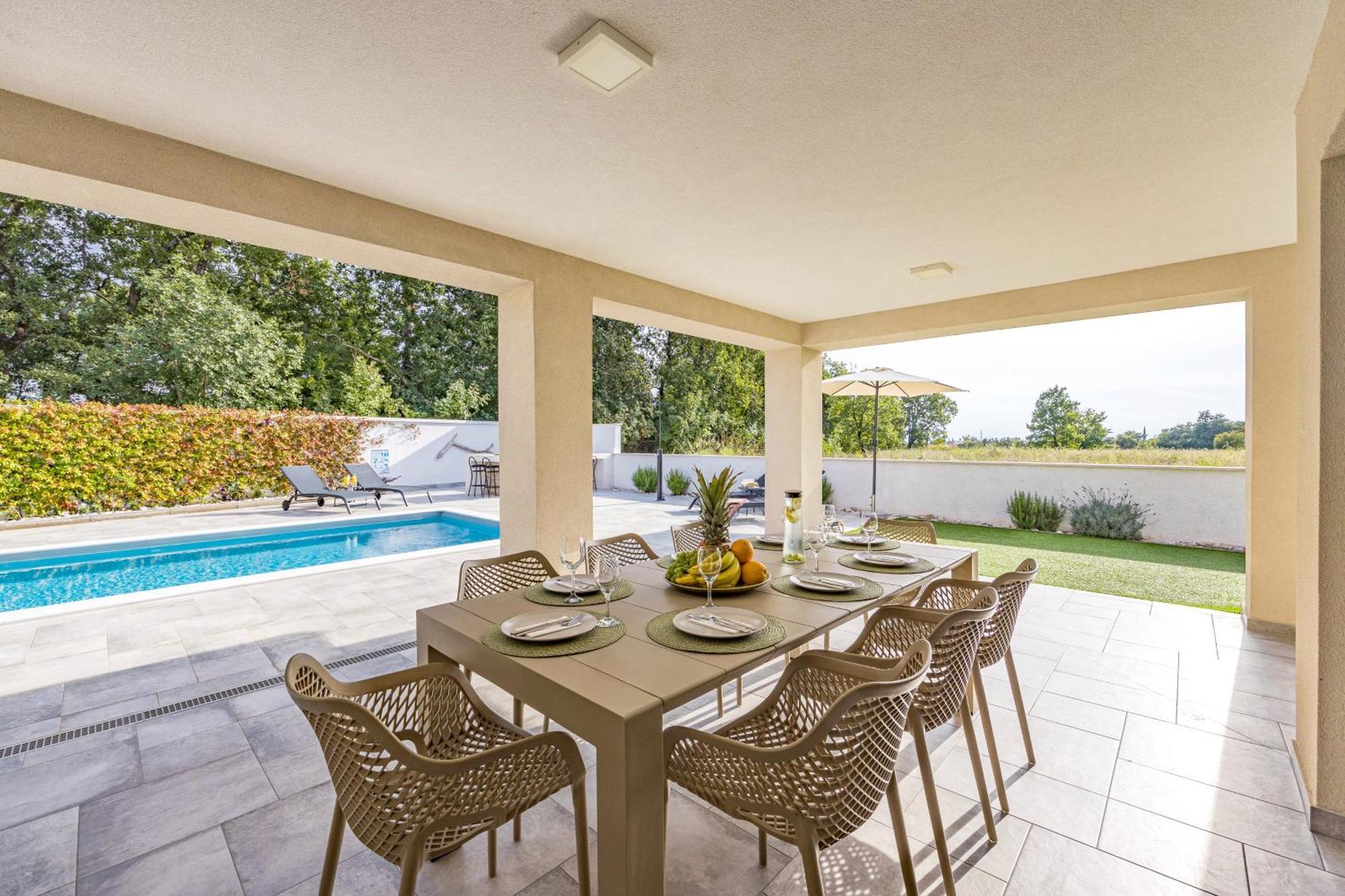 Special Offer! New Luxury Apartment With Pool, Fitness, Outdoor Bar&Grill Buje Exterior photo