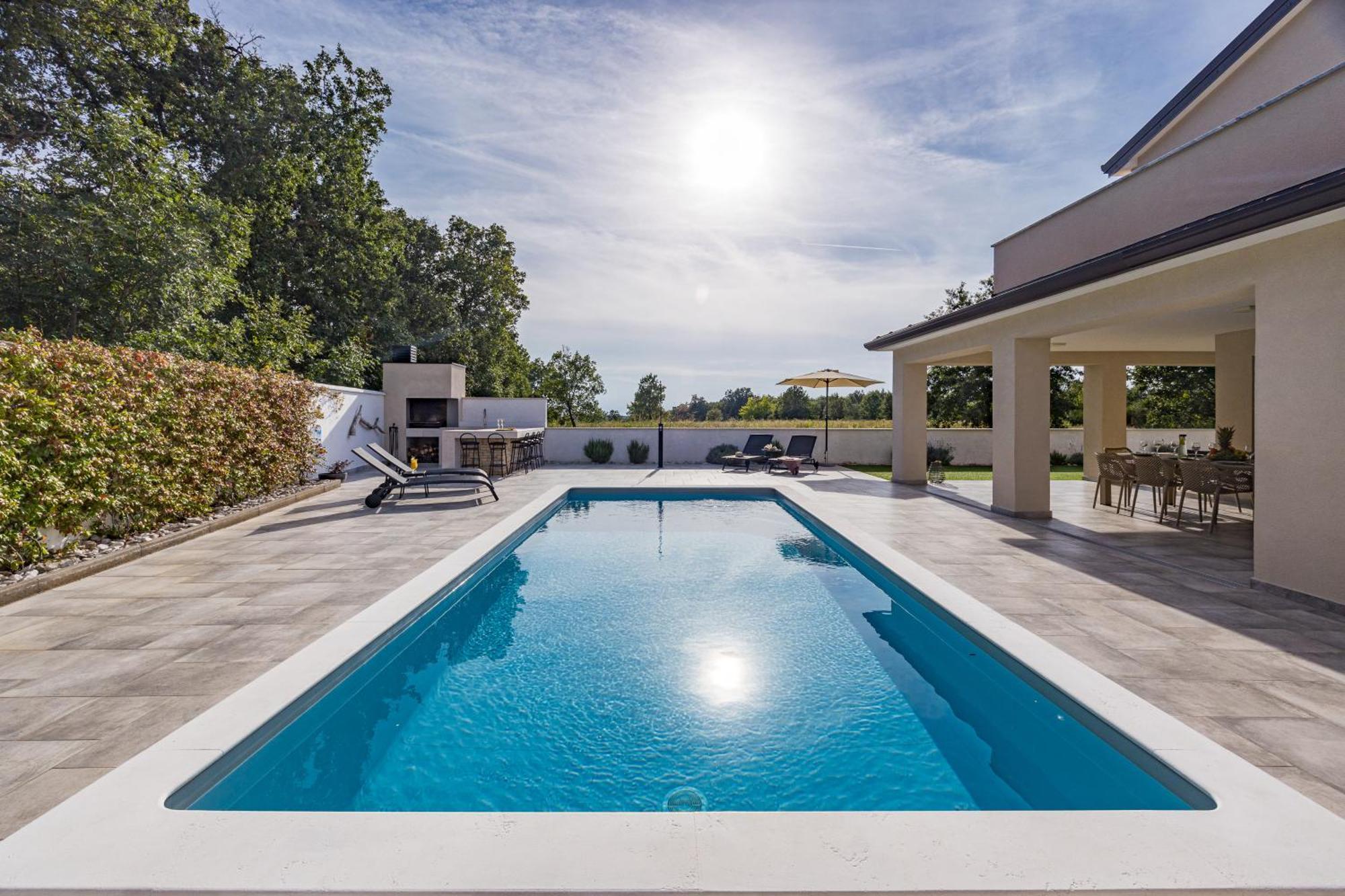 Special Offer! New Luxury Apartment With Pool, Fitness, Outdoor Bar&Grill Buje Exterior photo